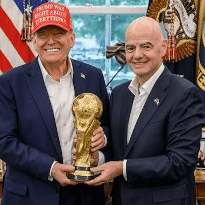 The photo shows Donald Trump, wearing a red cap with the phrase “Trump was right about everything!”, holding a replica of the World Cup trophy alongside Gianni Infantino
