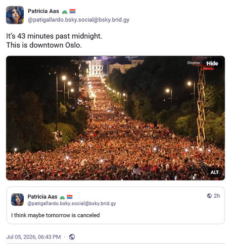 Bsky post by Patricia Aas 🐢🏳️🌈
@patigallardo.bsky.social@bsky.brid.gy
It’s 43 minutes past midnight.
This is downtown Oslo.
With pic of crowd scene in Oslo